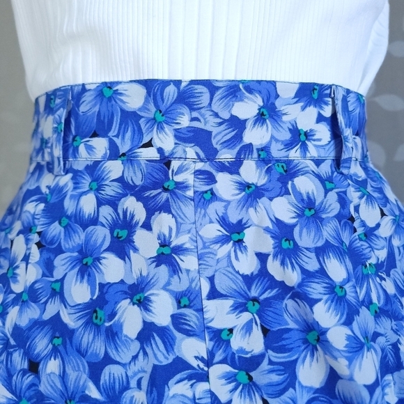 Vintage 100% Silk Floral Print Flowy Long Shorts With Pockets Talbots Blue 6 P - Picture 8 of 15